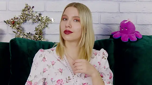 LiliLinn online show from 12.27.24