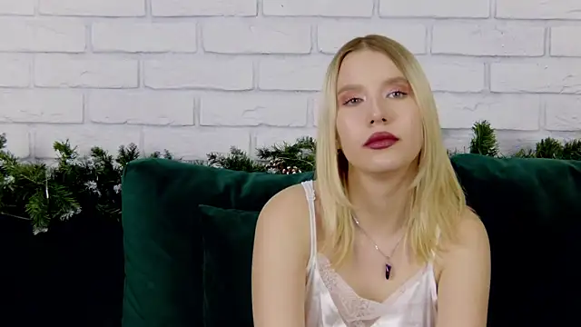 LiliLinn online show from 01.15.25