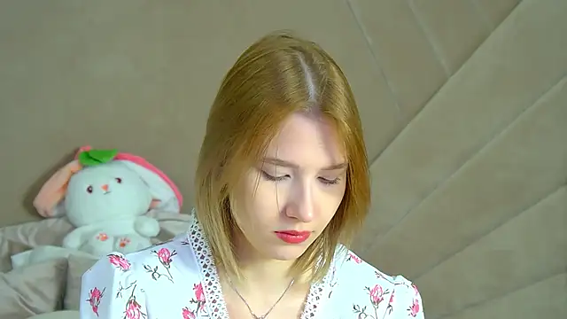 Snapshot of LiliLinn chatting on 09.17.25 LiliLinn online show from 09.17.25