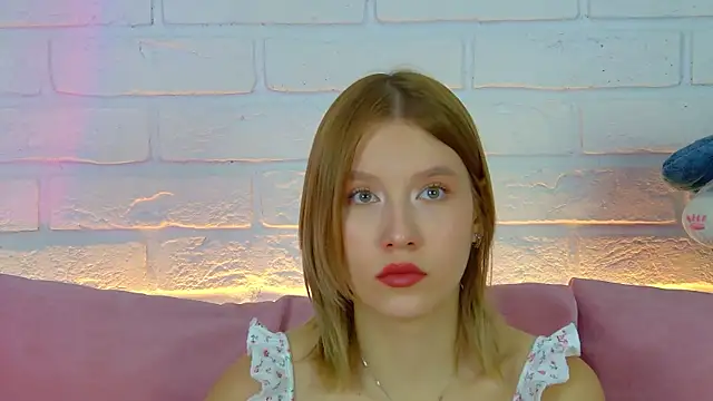 Snapshot of LiliLinn chatting on 10.07.25 LiliLinn online show from 10.07.25