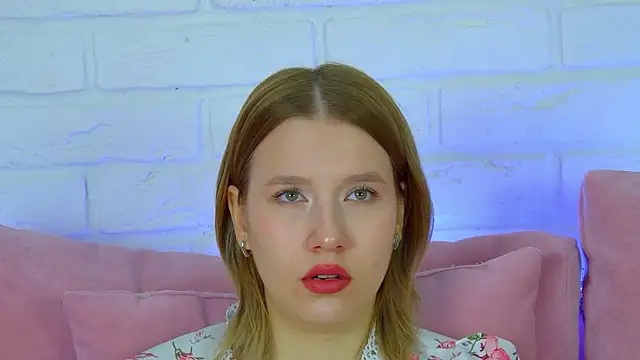 Snapshot of LiliLinn chatting on 10.09.25 LiliLinn online show from 10.09.25