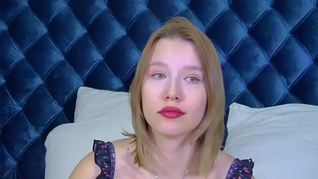 Snapshot of LiliLinn chatting on 10.13.25 LiliLinn online show from 10.13.25