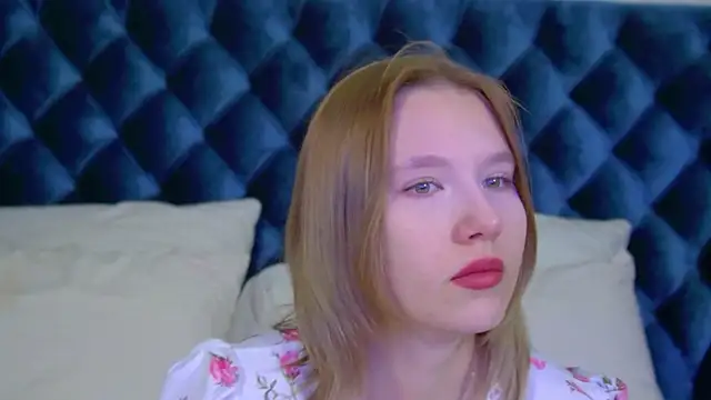 Snapshot of LiliLinn chatting on 10.22.25 LiliLinn online show from 10.22.25