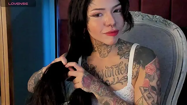 Snapshot of NinaInk chatting on 01.11.25 NinaInk online show from 01.11.25
