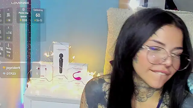 Snapshot of NinaInk chatting on 02.06.25 NinaInk online show from 02.06.25