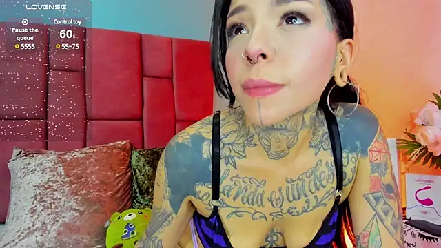 Snapshot of NinaInk chatting on 02.23.25 NinaInk online show from 02.23.25