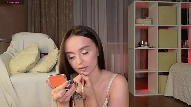 Snapshot of Katy_perry_ chatting on 02.14.25 Katy perry online show from 02.14.25