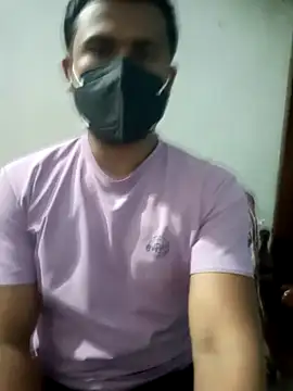 Snapshot of wildboy_simon chatting on 02.05.25 wildboy simon online show from 02.05.25