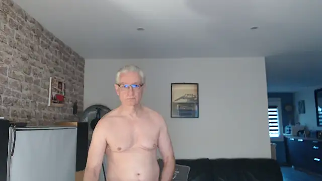 Snapshot of Goduleur69 chatting on 10.28.25 Goduleur69 online show from 10.28.25