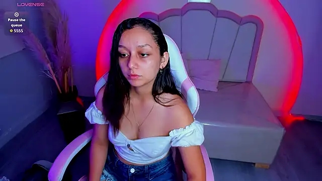 Snapshot of katy_sweet19 chatting on 02.18.26 katy sweet19 online show from 02.18.26