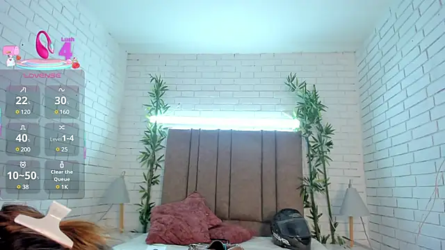 Snapshot of Alessia_Taylorr chatting on 03.08.25 Alessia Taylorr online show from 03.08.25