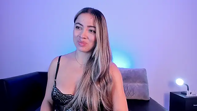 Snapshot of Alessia_Taylorr chatting on 09.16.25 Alessia Taylorr online show from 09.16.25