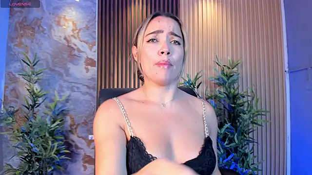 Snapshot of Alessia_Taylorr chatting on 09.30.25 Alessia Taylorr online show from 09.30.25