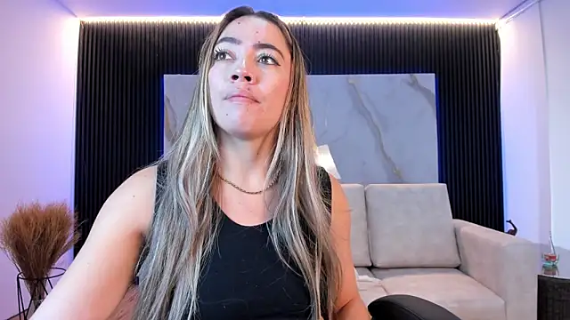 Snapshot of Alessia_Taylorr chatting on 10.06.25 Alessia Taylorr online show from 10.06.25