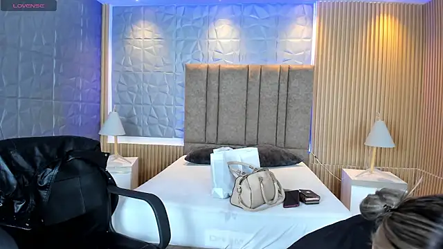 Snapshot of Alessia_Taylorr chatting on 10.15.25 Alessia Taylorr online show from 10.15.25