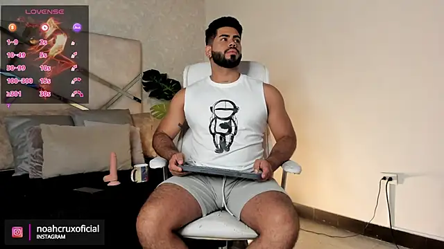 Snapshot of noah_crux chatting on 02.10.25 noah crux online show from 02.10.25