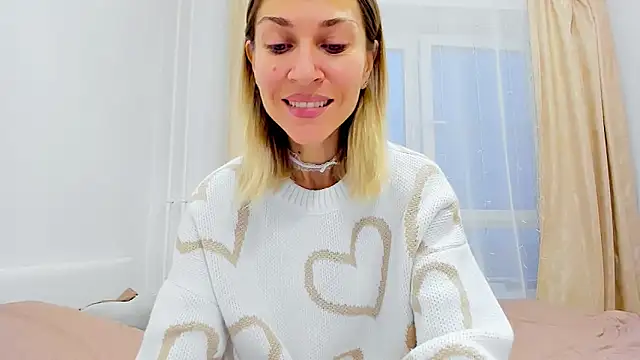 Mona Cruz online show from 12.04.24