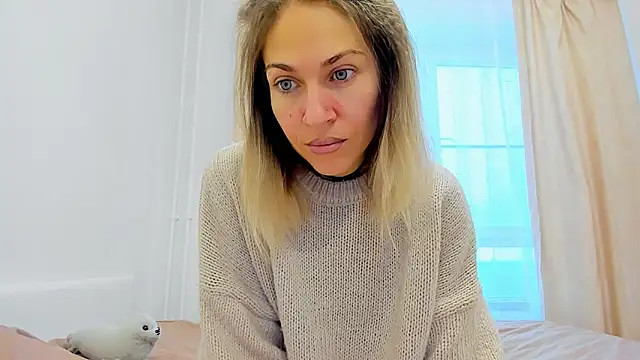 Mona Cruz online show from 12.08.24