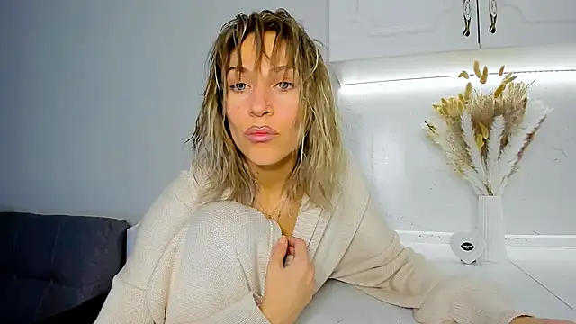 Mona Cruz online show from 02.20.25