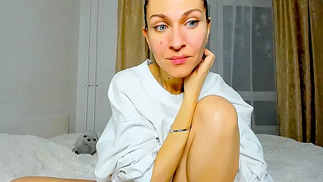 Mona Cruz online show from 02.25.25