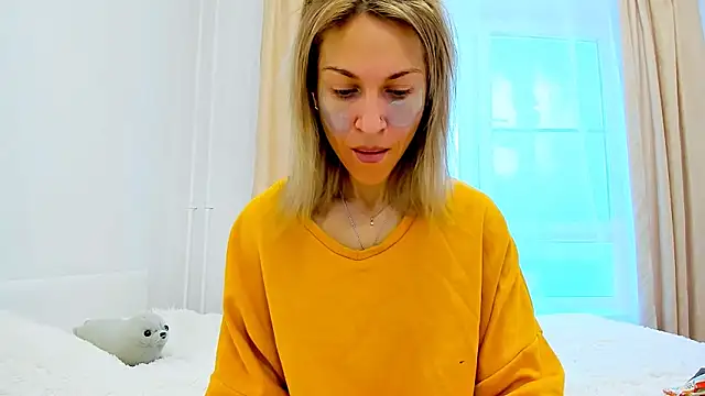 Mona Cruz online show from 03.03.25