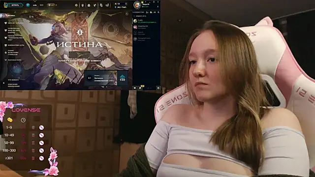 Snapshot of MoonlishSiren chatting on 09.29.25 MoonlishSiren online show from 09.29.25