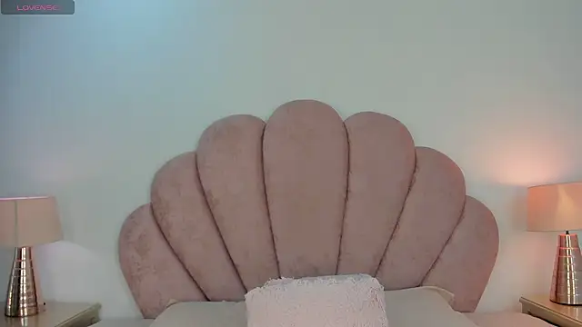 Snapshot of Nicole_Paradise chatting on 12.31.24 Nicole Paradise online show from 12.31.24