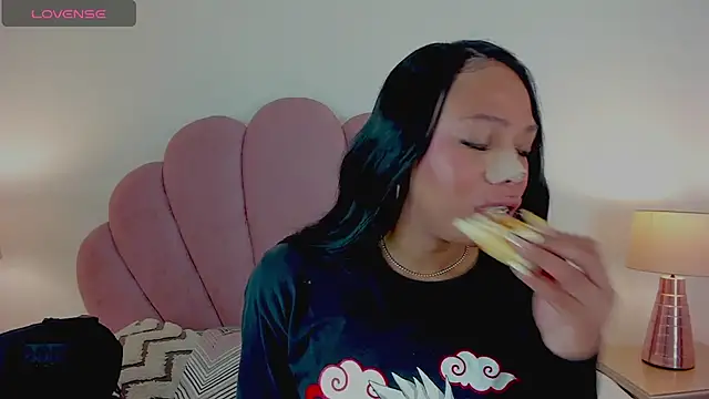 Nicole Paradise online show from 10.03.25