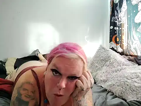 Snapshot of Trans_Girl_next_door420 chatting on 01.11.25 Trans Girl next door420 online show from 01.11.25