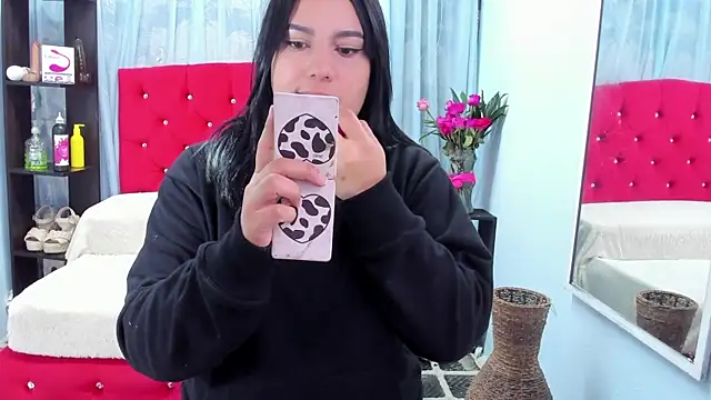 Cumming Tiffani online show from 03.17.25