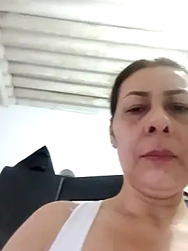 Mia-funny20 online show from 02.13.25