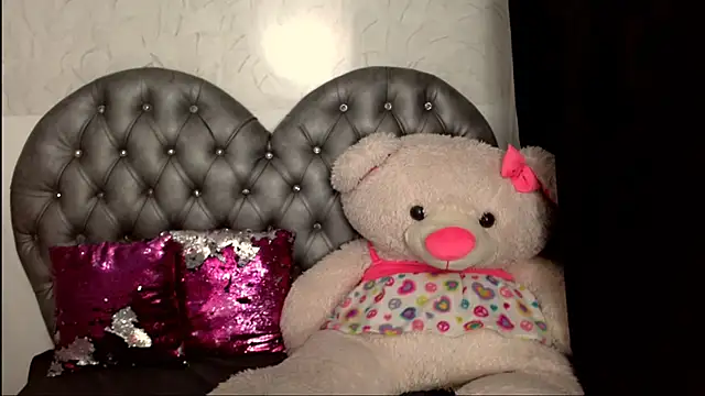 Snapshot of emma__cute__ chatting on 02.09.25 emma cute online show from 02.09.25