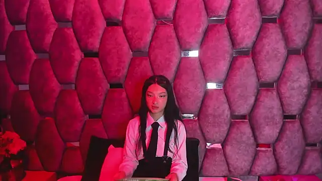 Aurora 18 online show from 09.19.25