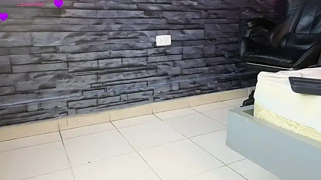 Lilith Zen online show from 02.17.25