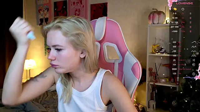 Snapshot of LexieLoree chatting on 12.02.24 LexieLoree online show from 12.02.24