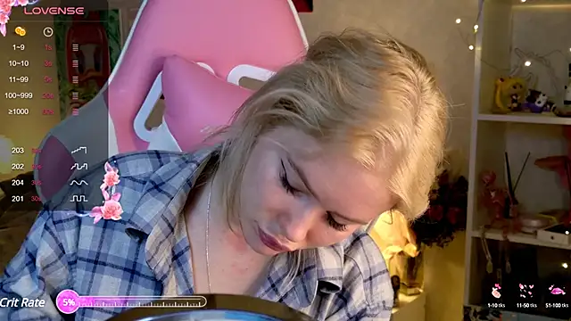 Snapshot of LexieLoree chatting on 12.07.24 LexieLoree online show from 12.07.24