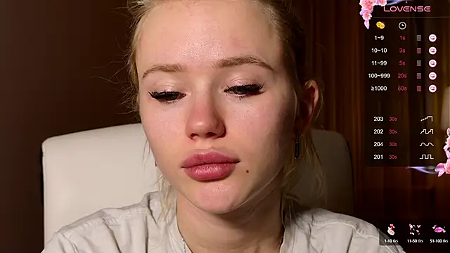 Snapshot of LexieLoree chatting on 12.22.24 LexieLoree online show from 12.22.24
