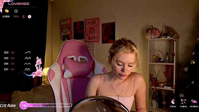Snapshot of LexieLoree chatting on 12.29.24 LexieLoree online show from 12.29.24