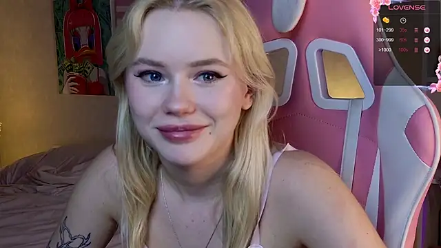 Snapshot of LexieLoree chatting on 02.01.25 LexieLoree online show from 02.01.25