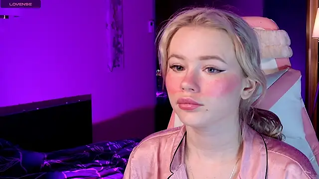 Snapshot of LexieLoree chatting on 03.10.25 LexieLoree online show from 03.10.25
