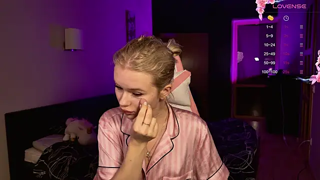 Snapshot of LexieLoree chatting on 03.16.25 LexieLoree online show from 03.16.25