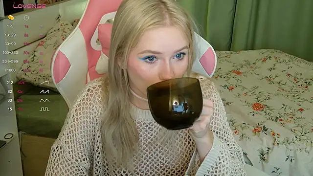 LexieLoree online show from 10.06.25