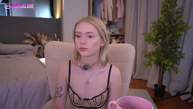 LexieLoree online show from 03.28.26