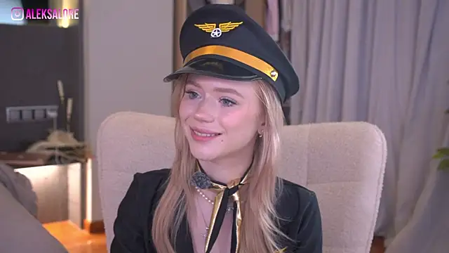 Snapshot of LexieLoree chatting on 05.31.26 LexieLoree online show from 05.31.26
