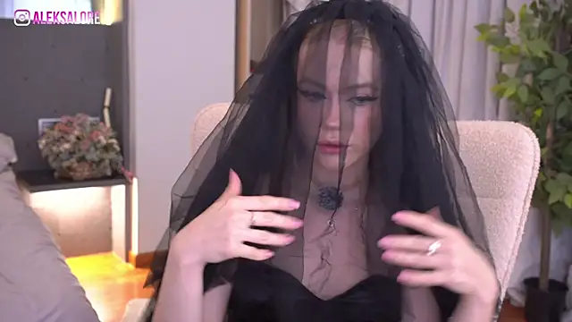 Snapshot of LexieLoree chatting on 07.19.26 LexieLoree online show from 07.19.26