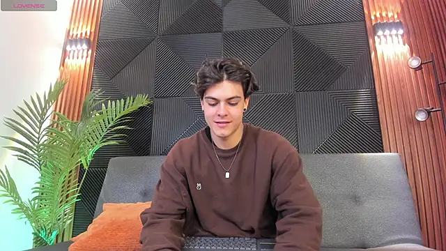 Snapshot of scott_brands chatting on 02.02.25 scott brands online show from 02.02.25
