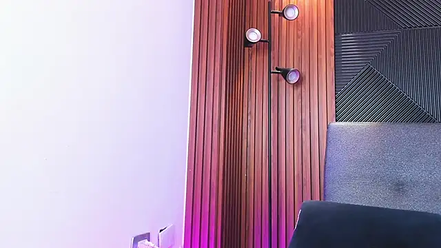 Snapshot of scott_brands chatting on 02.11.25 scott brands online show from 02.11.25