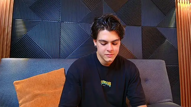 Snapshot of scott_brands chatting on 03.05.25 scott brands online show from 03.05.25