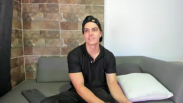 Snapshot of scott_brands chatting on 03.22.25 scott brands online show from 03.22.25