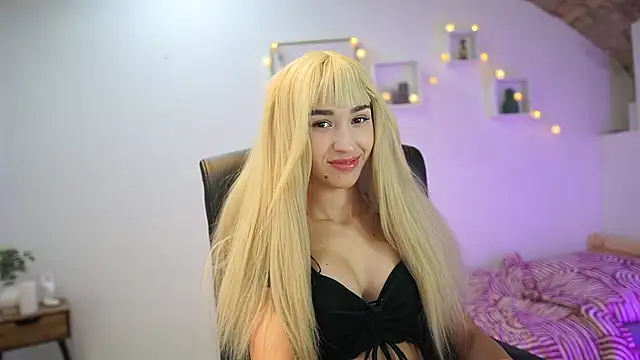 Snapshot of Amai__Liu chatting on 10.19.25 Amai Liu online show from 10.19.25